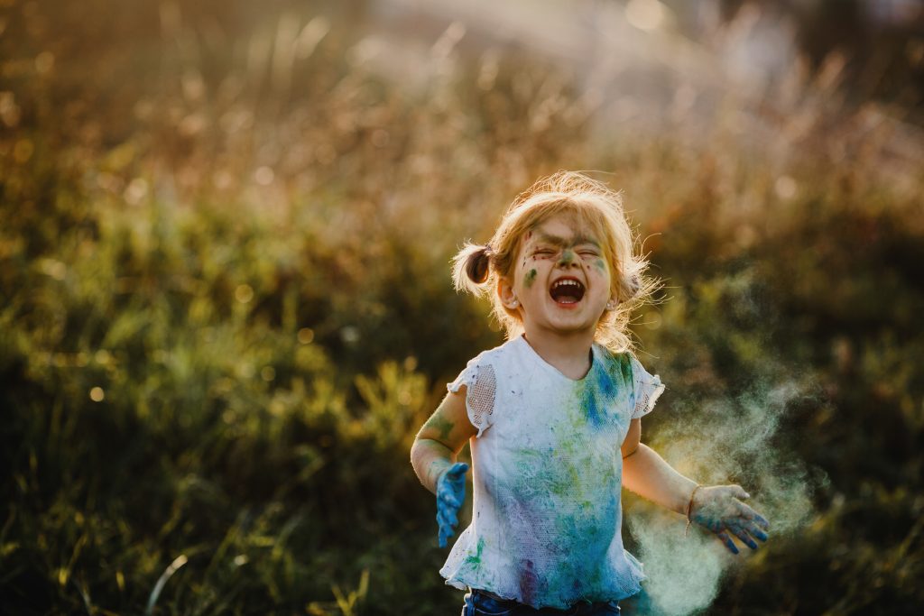 Radost dětí je radost rodičů. Někdy ale neškodí si přiznat, že budeme rádi, když se děti zvládnou radovat i bez naší přítomnosti. Duševní zdraví máme jenom jedno.